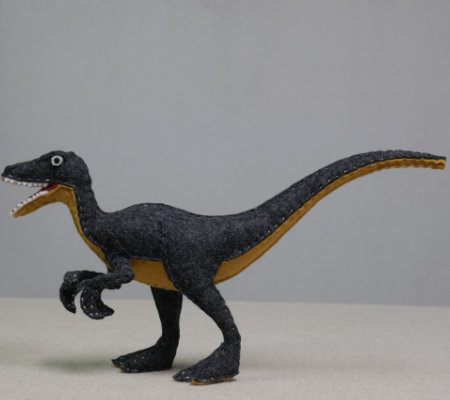フェルトの恐竜ヴェロキラプトルSD２_02