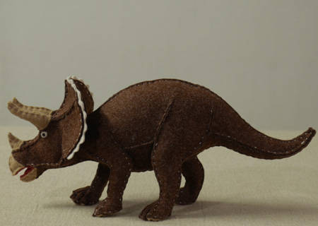 フェルトの恐竜トリケラトプスSD_02