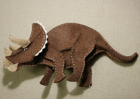 フェルトの恐竜トリケラトプスSDの作り方15