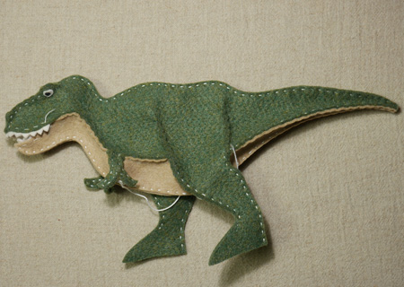 フェルトの恐竜ティラノサウルスSDの作り方10